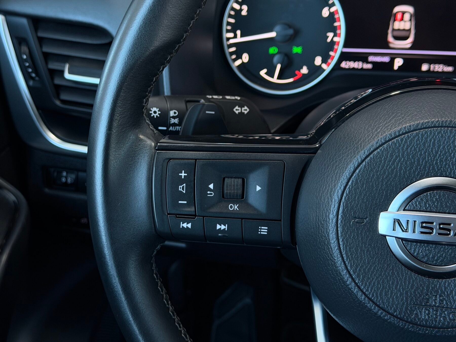 NISSAN Qashqai XTRONIC ACENTA 