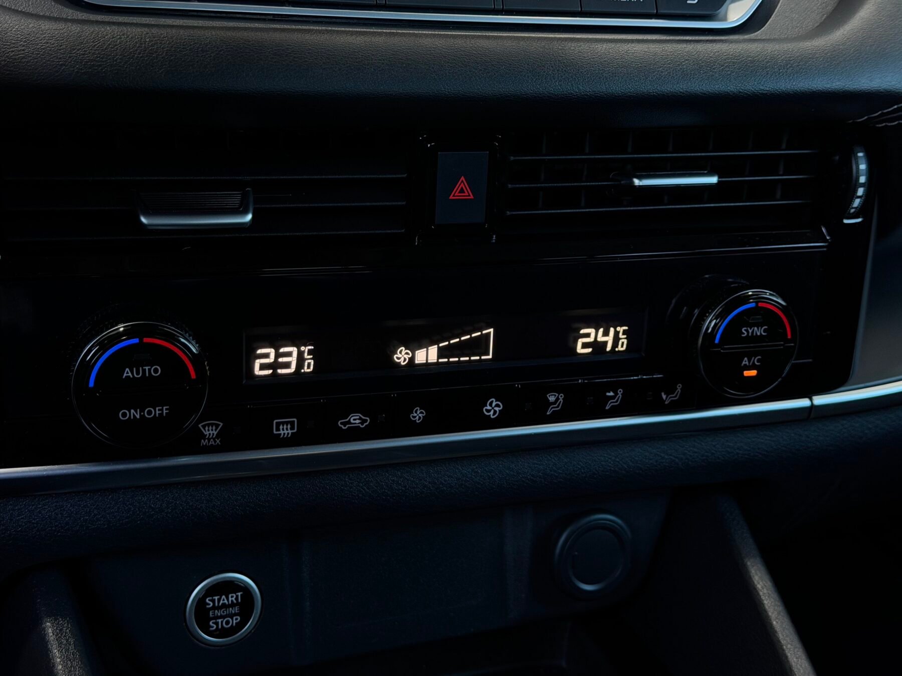 NISSAN Qashqai XTRONIC ACENTA 