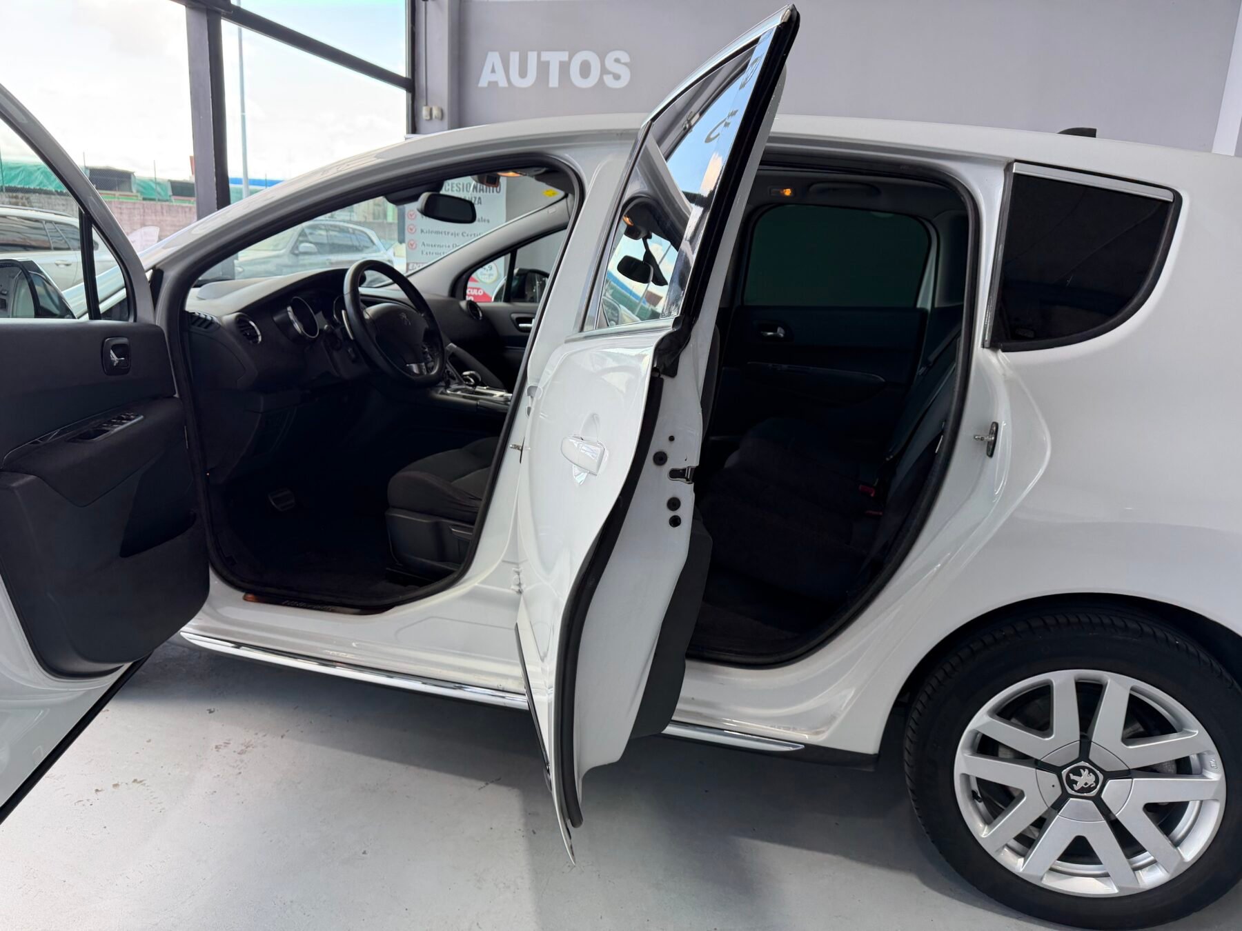 PEUGEOT  3008 HYbrid4 Limited Edition