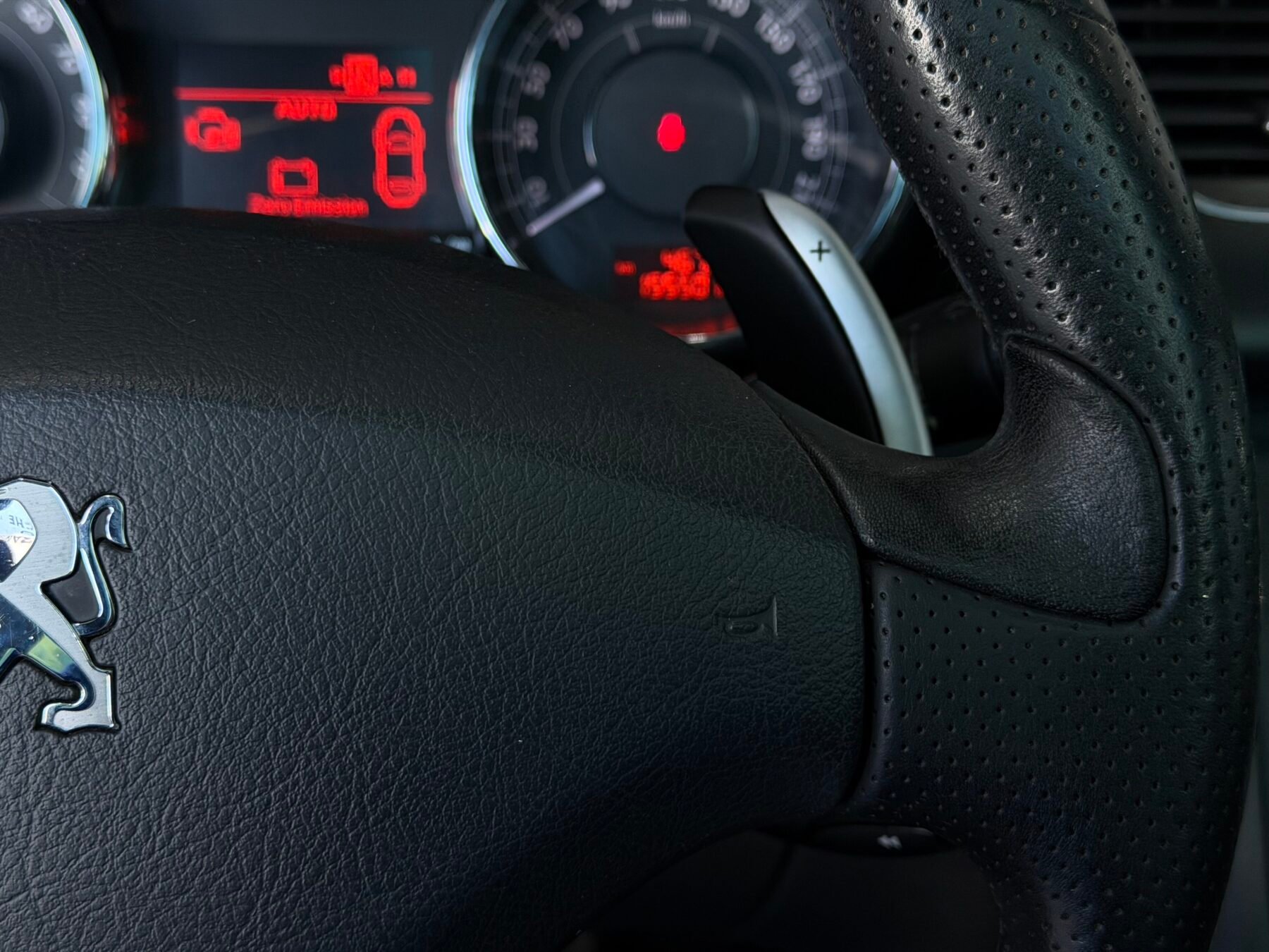 PEUGEOT  3008 HYbrid4 Limited Edition