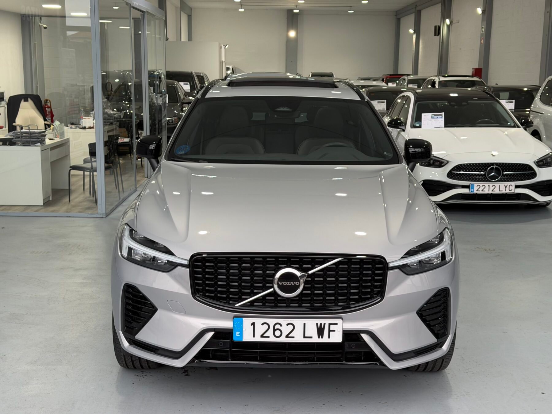 VOLVO XC60 ULTIMATE DARK AUTO T6