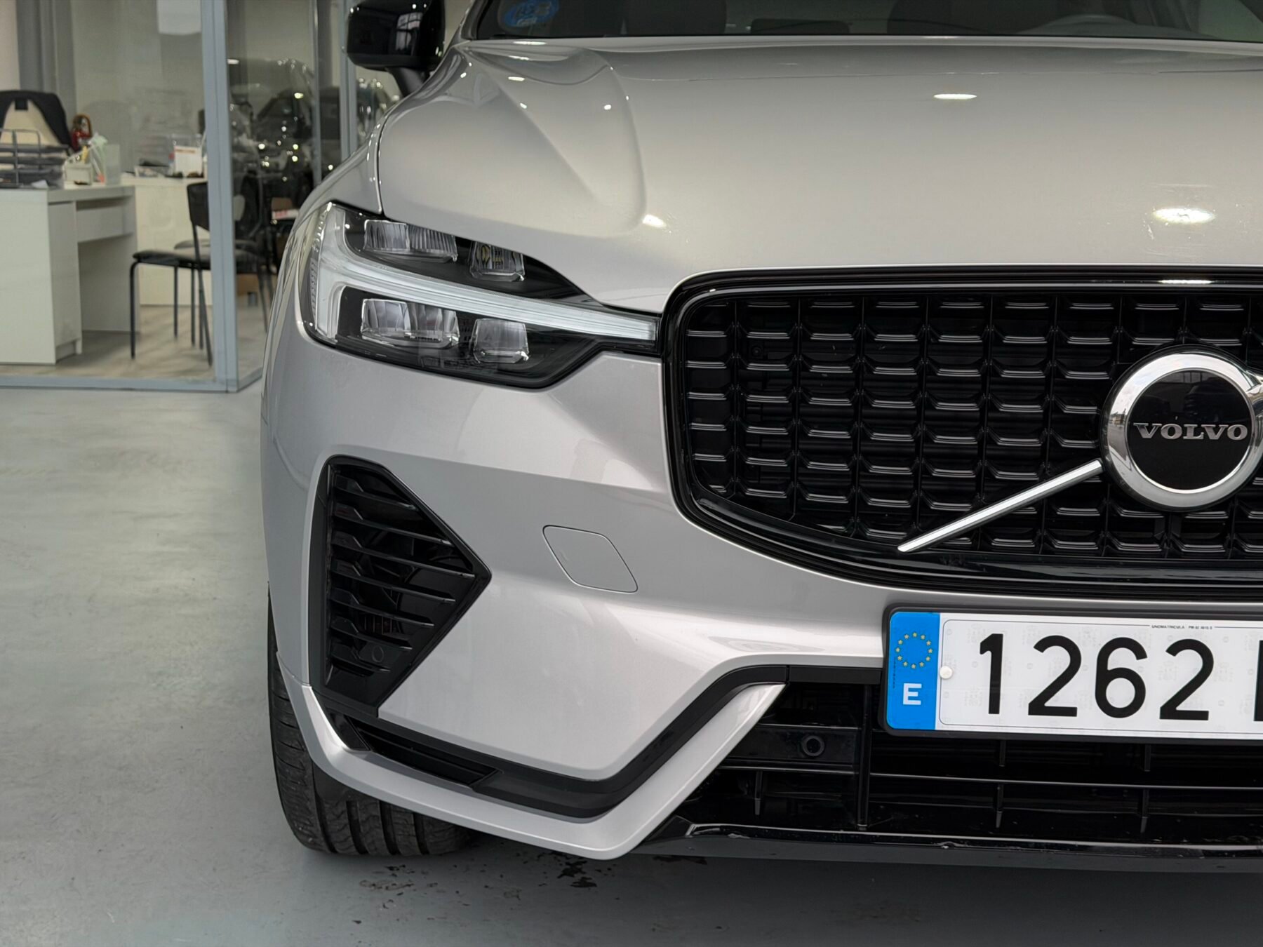 VOLVO XC60 ULTIMATE DARK AUTO T6
