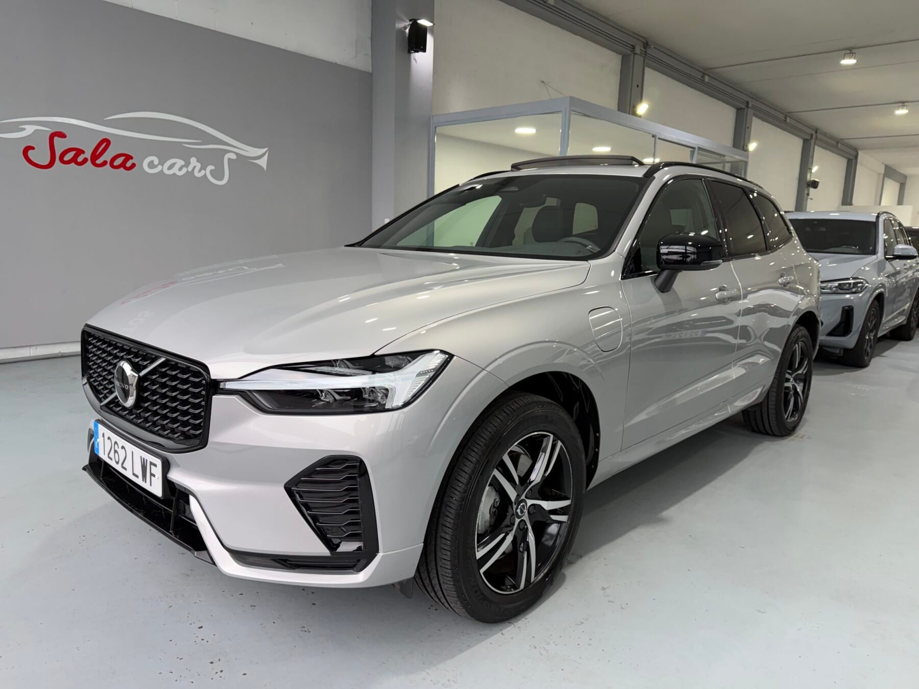 VOLVO XC60 ULTIMATE DARK AUTO T6