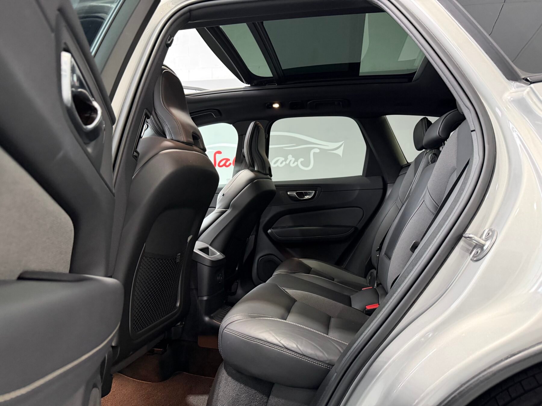 VOLVO XC60 ULTIMATE DARK AUTO T6