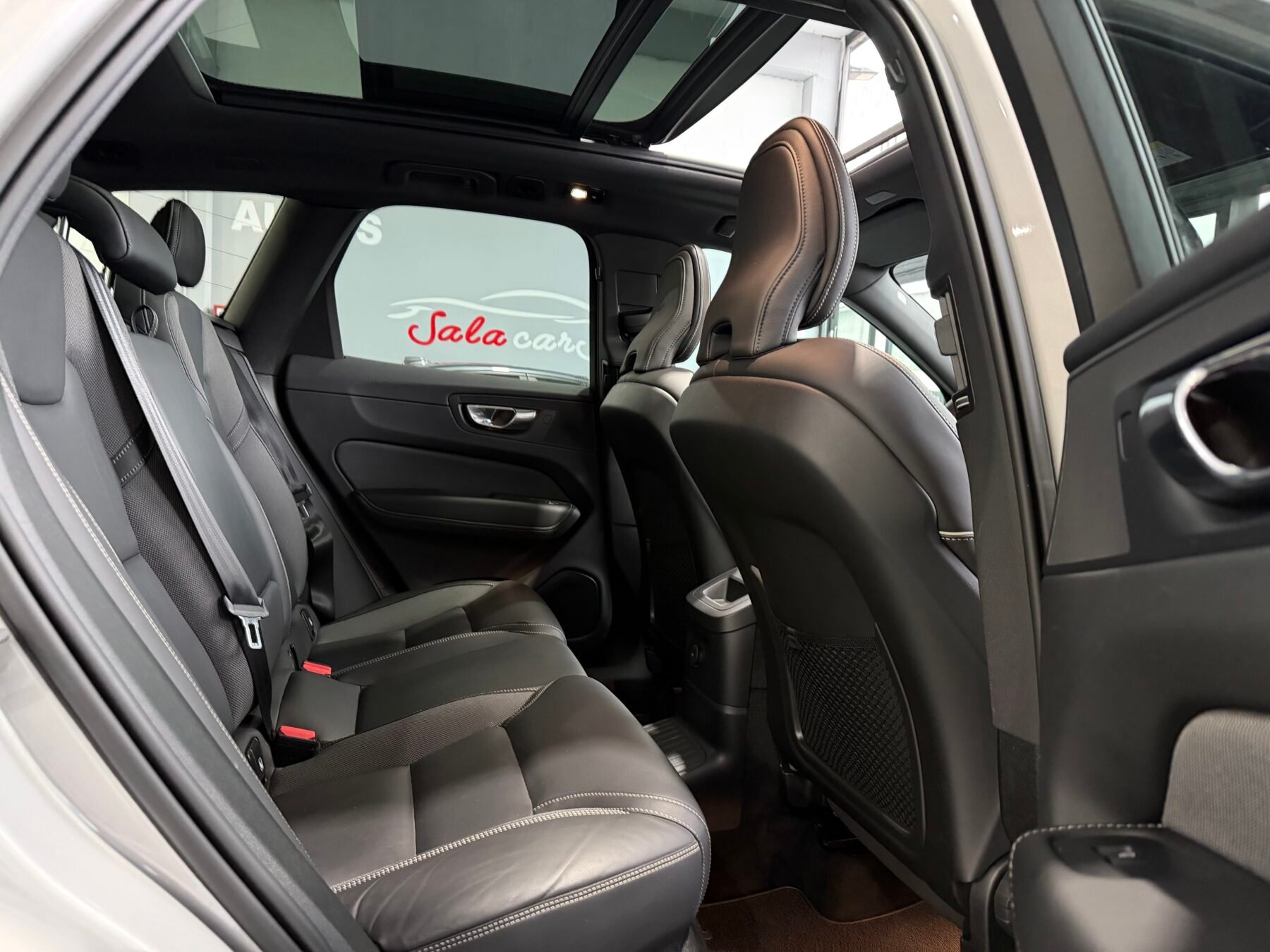 VOLVO XC60 ULTIMATE DARK AUTO T6