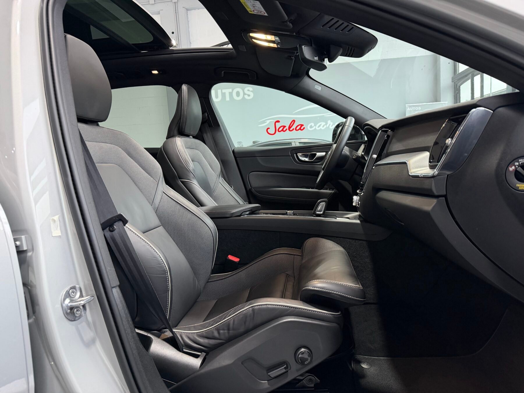 VOLVO XC60 ULTIMATE DARK AUTO T6