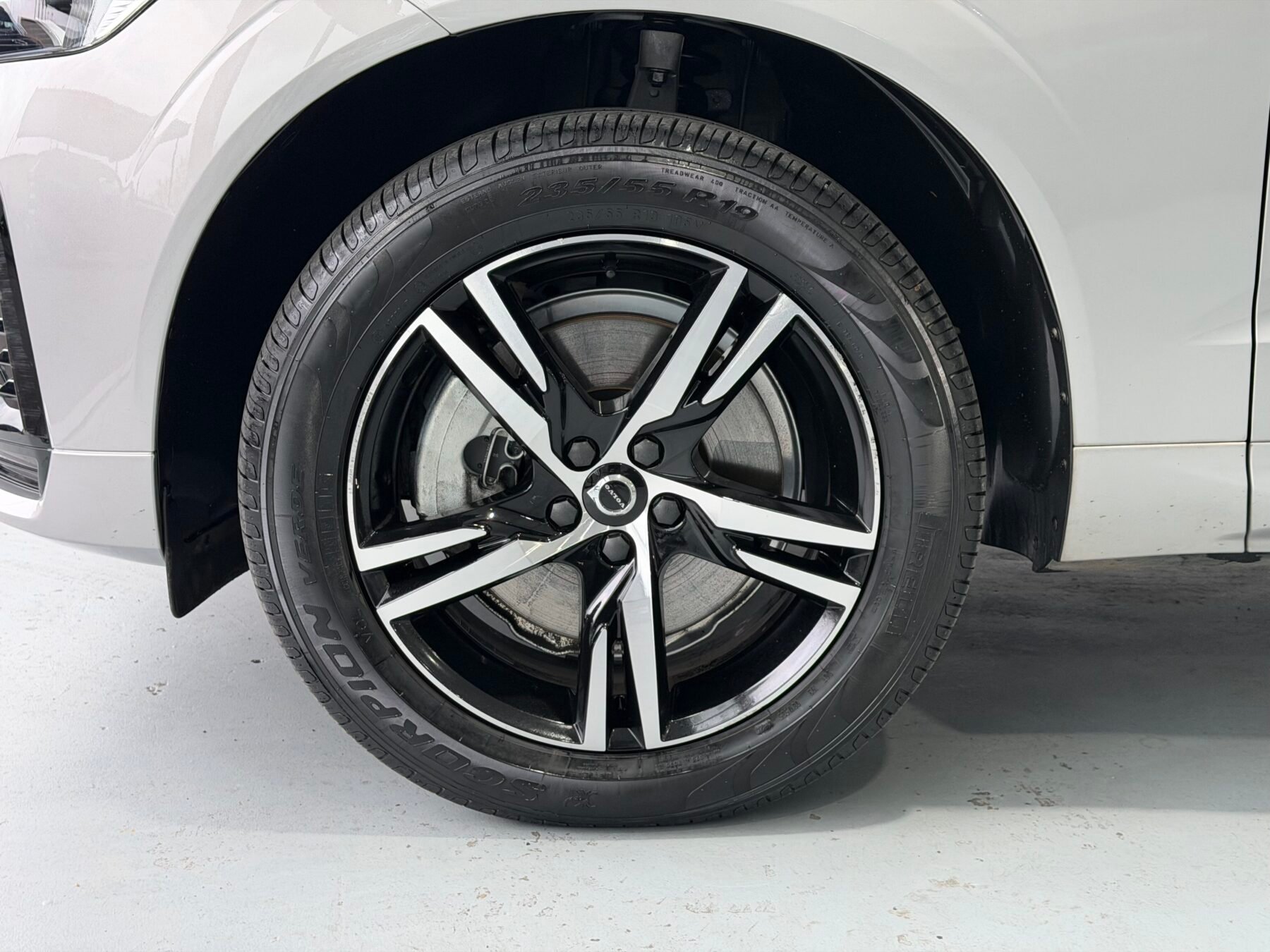 VOLVO XC60 ULTIMATE DARK AUTO T6