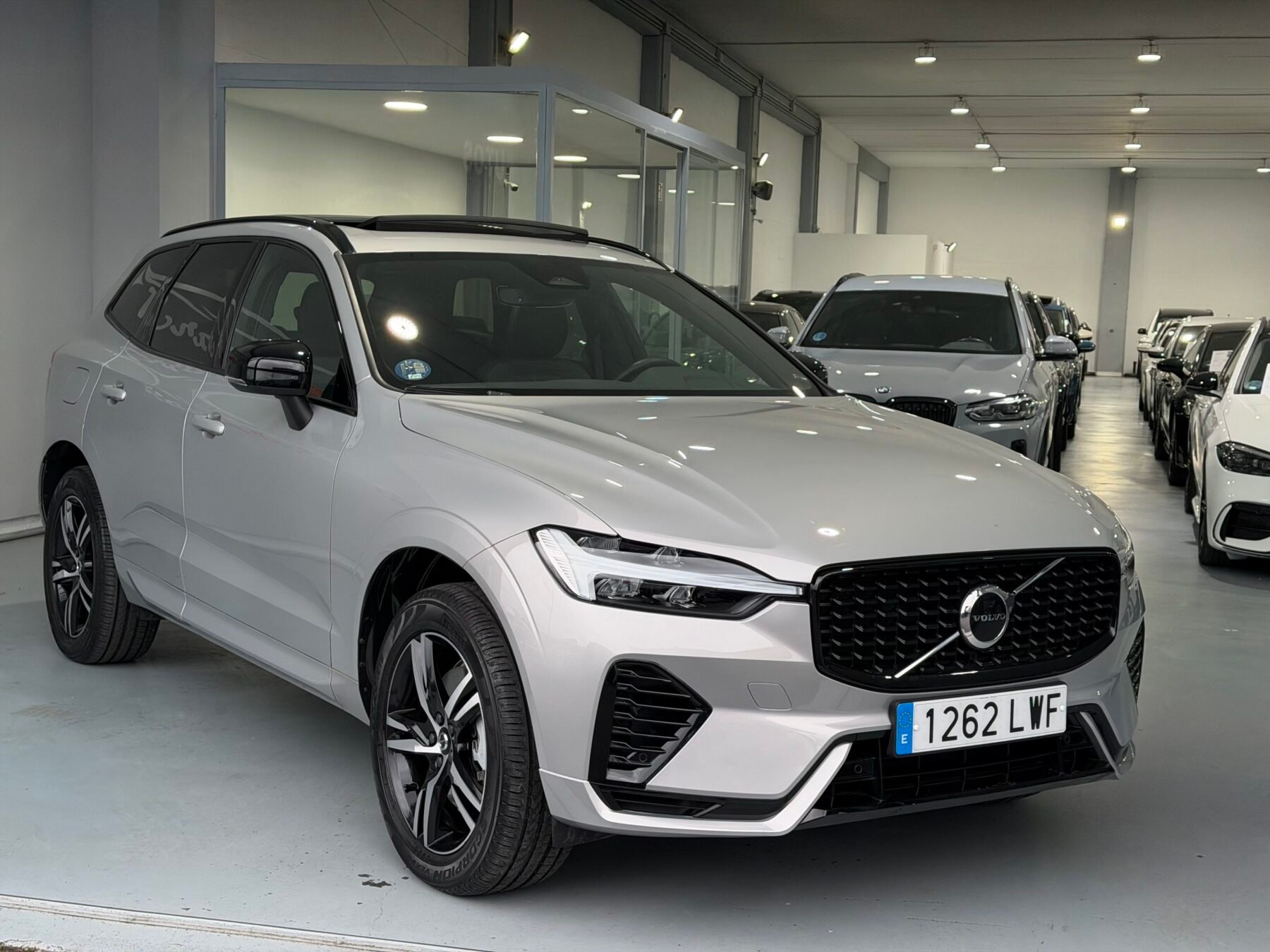 VOLVO XC60 ULTIMATE DARK AUTO T6