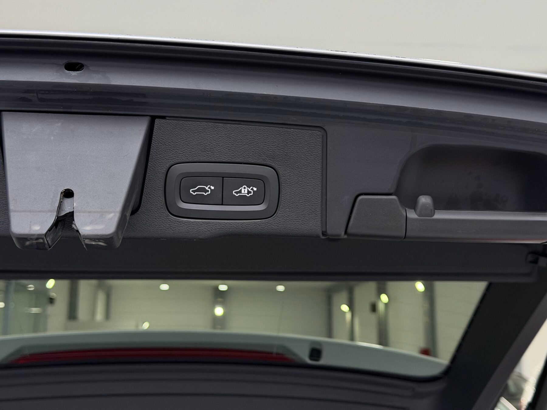 VOLVO XC60 ULTIMATE DARK AUTO T6