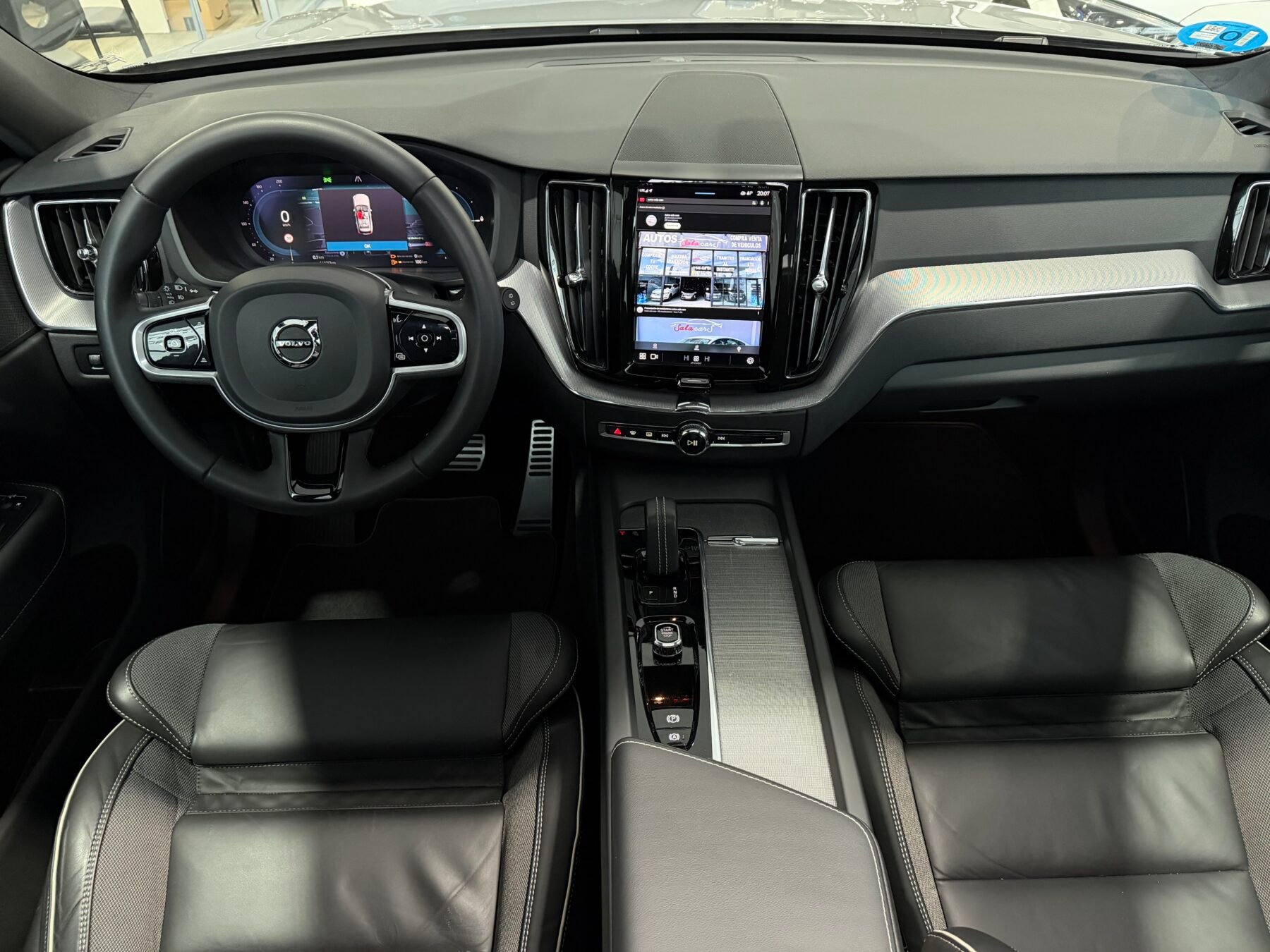 VOLVO XC60 ULTIMATE DARK AUTO T6