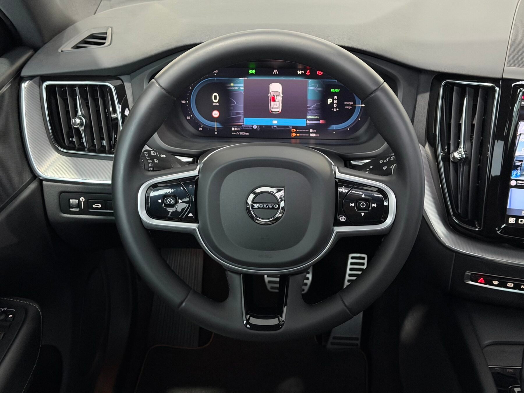 VOLVO XC60 ULTIMATE DARK AUTO T6