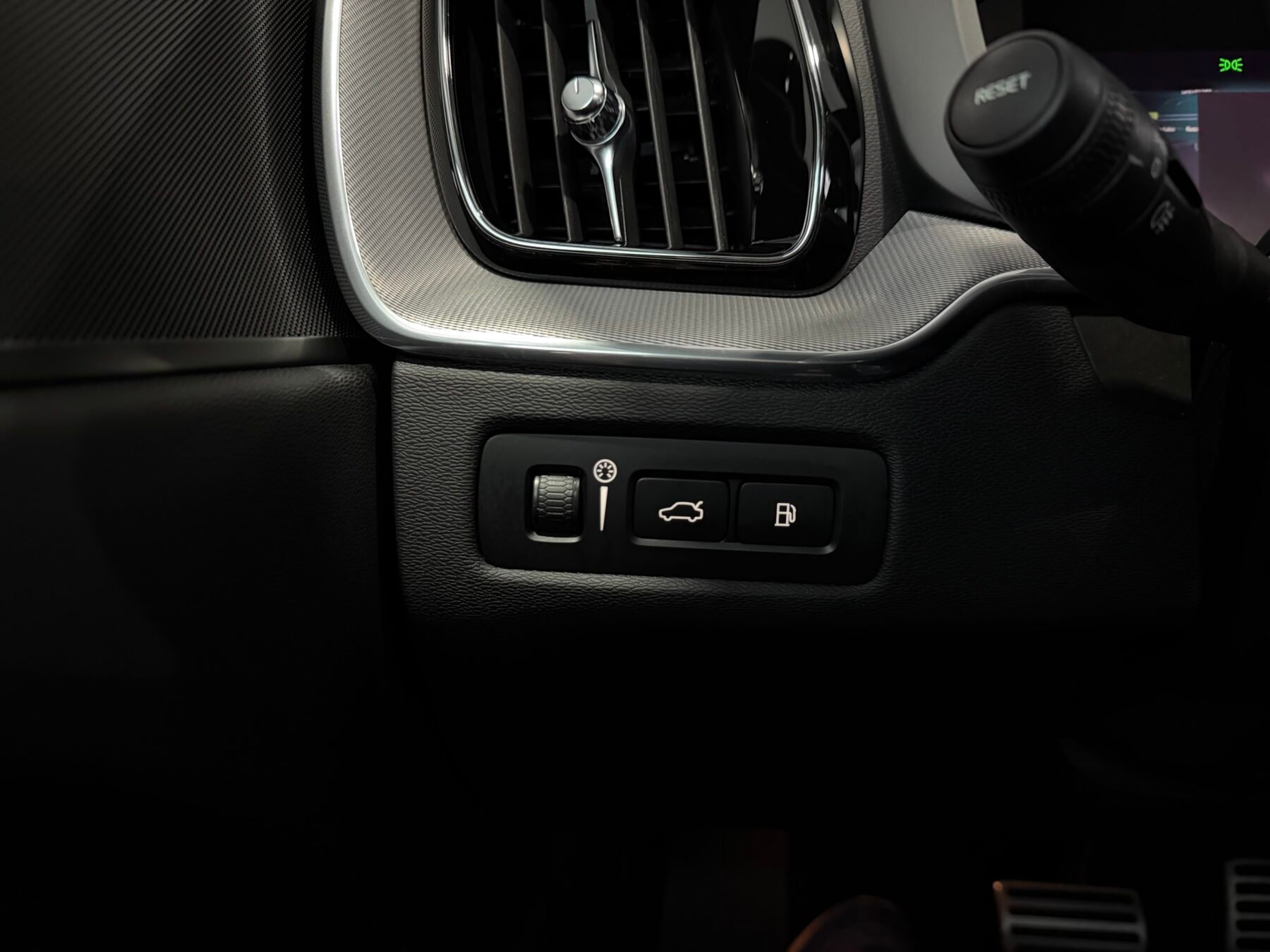 VOLVO XC60 ULTIMATE DARK AUTO T6