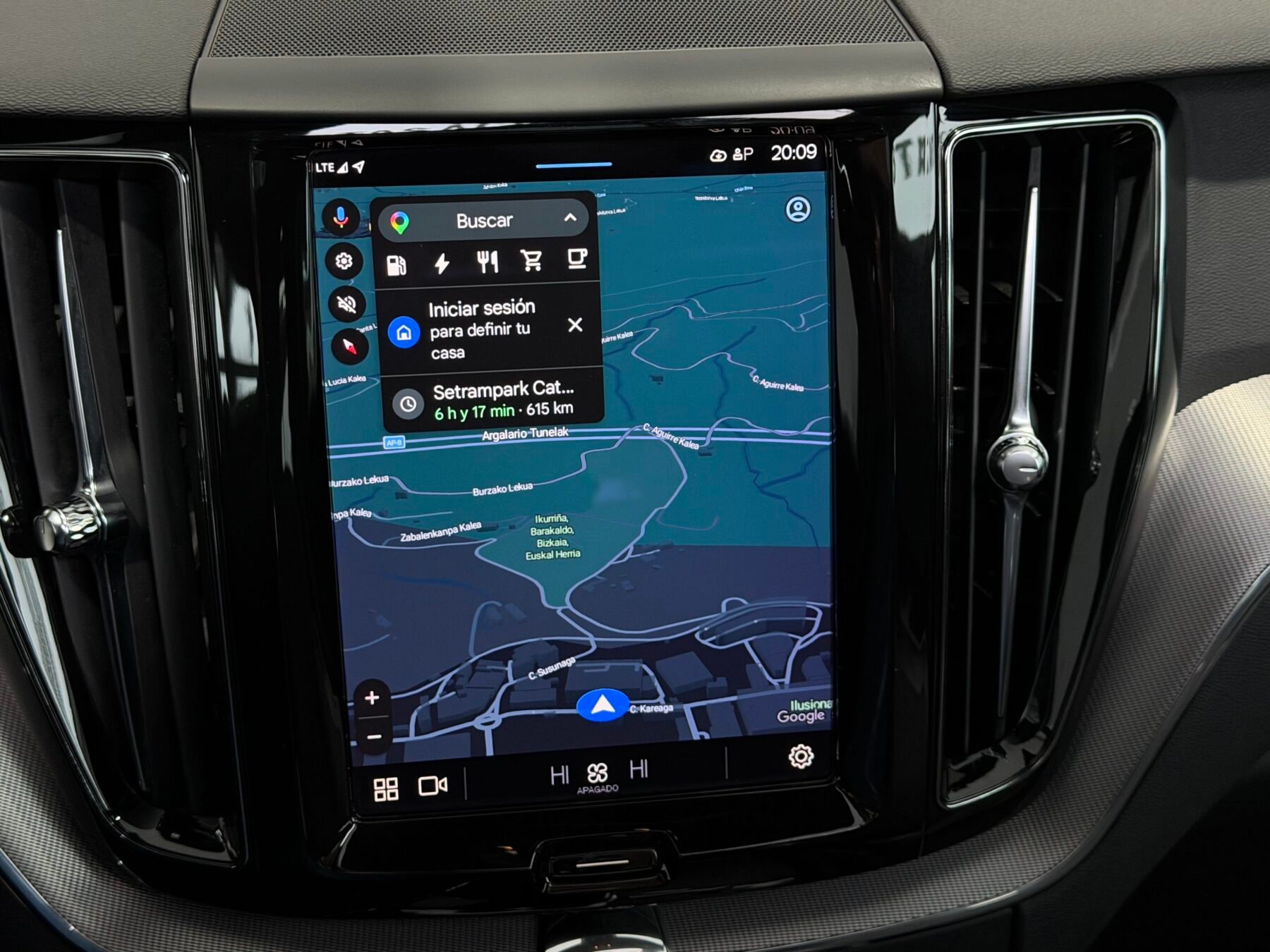 VOLVO XC60 ULTIMATE DARK AUTO T6