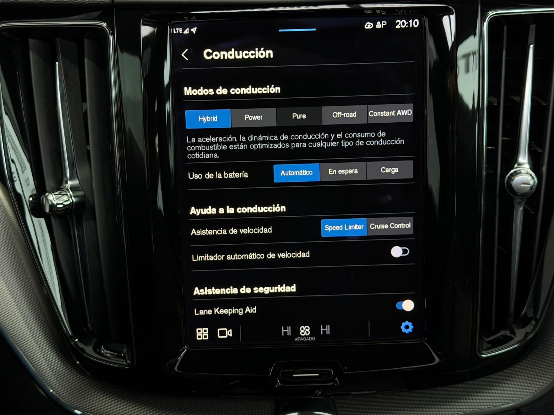 VOLVO XC60 ULTIMATE DARK AUTO T6