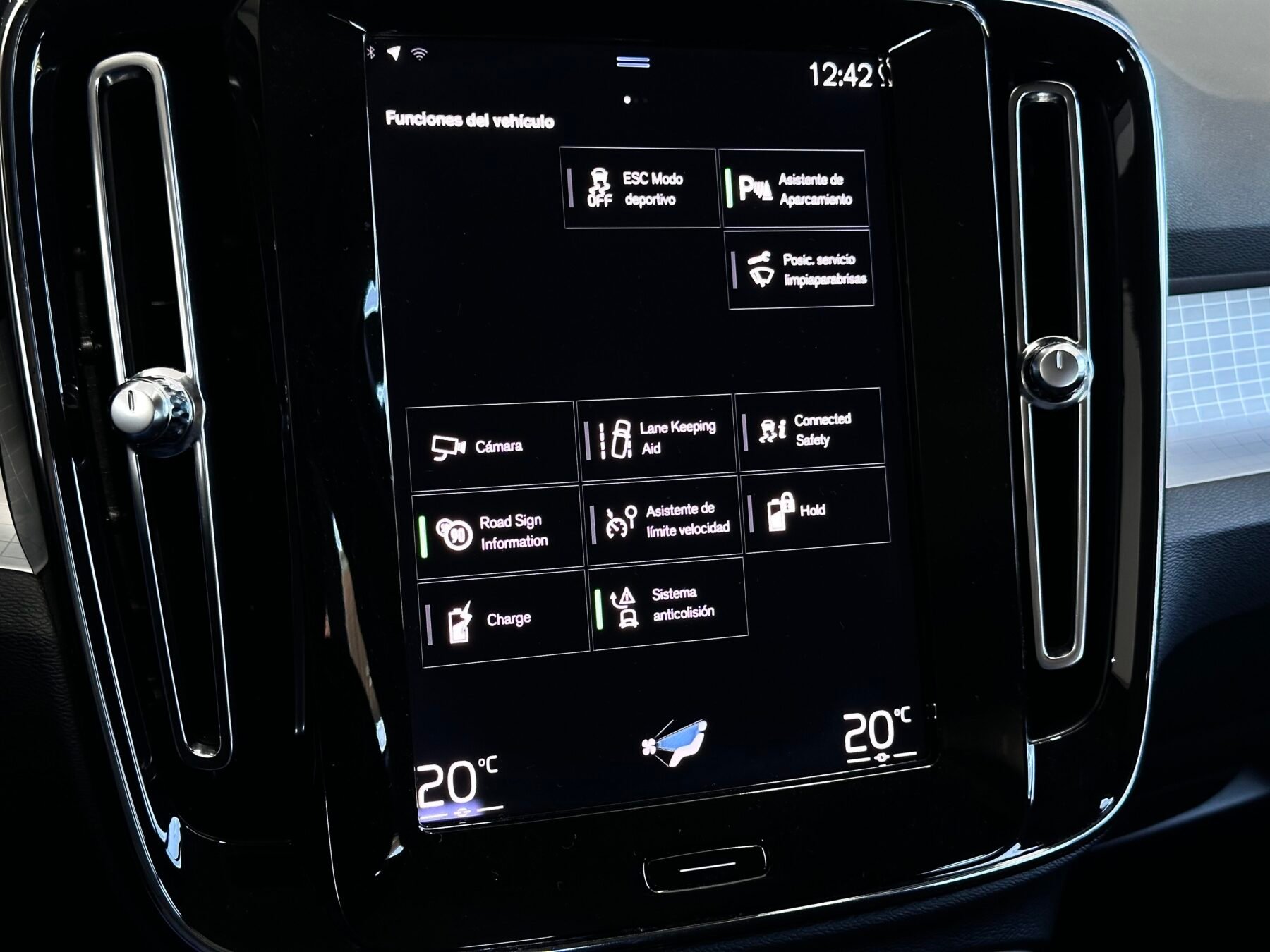 VOLVO XC40 T4 Twin Recharge RDesign Exp Auto