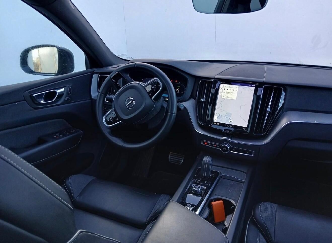 VOLVO XC60 ULTIMATE DARK AUTO T6