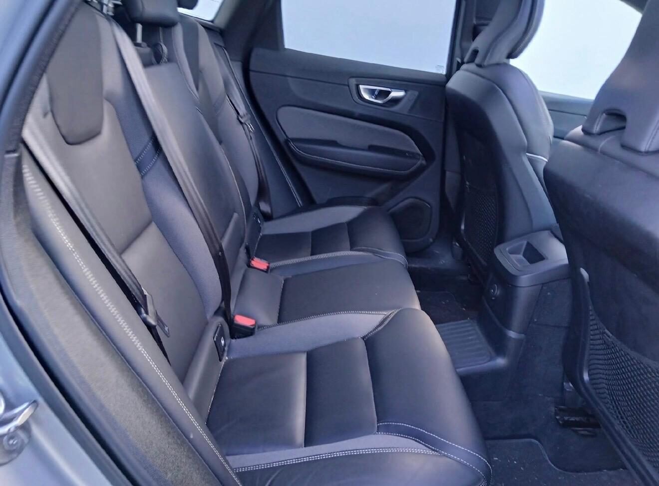 VOLVO XC60 ULTIMATE DARK AUTO T6