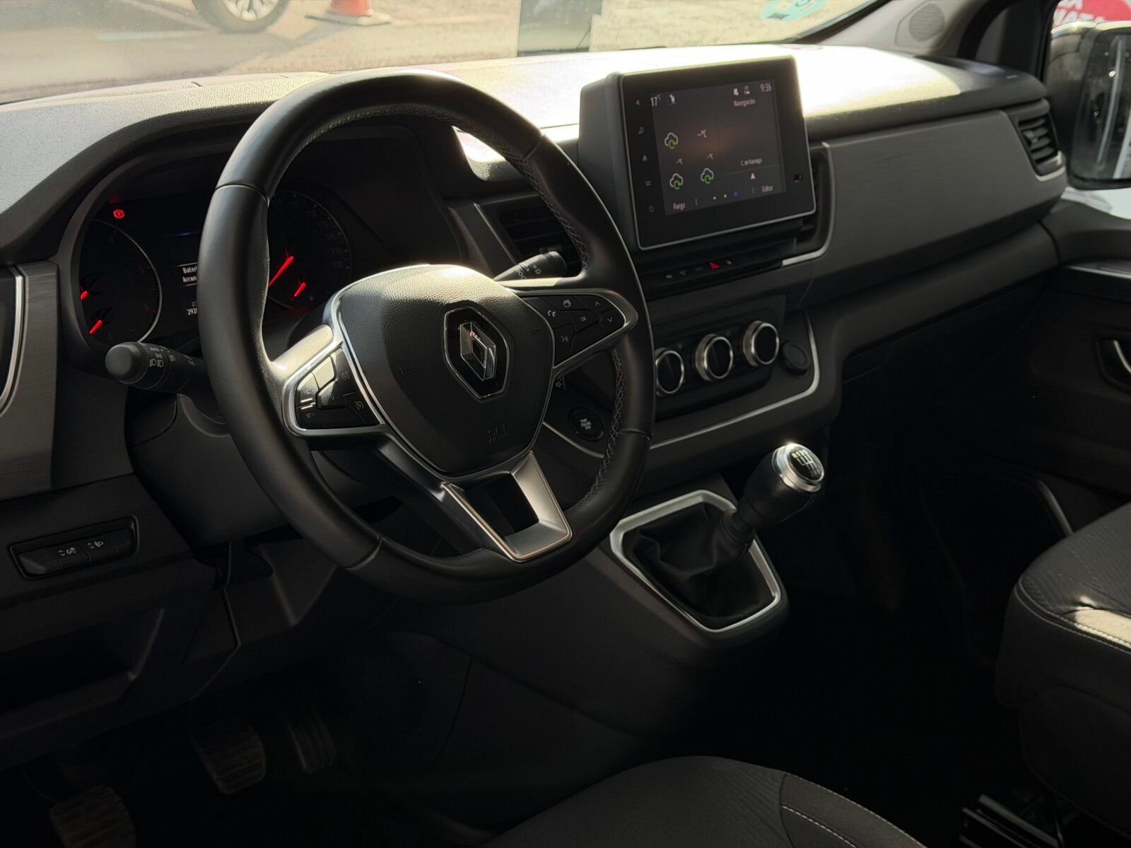 RENAULT TRAFIC SPACECLASS L2H1 