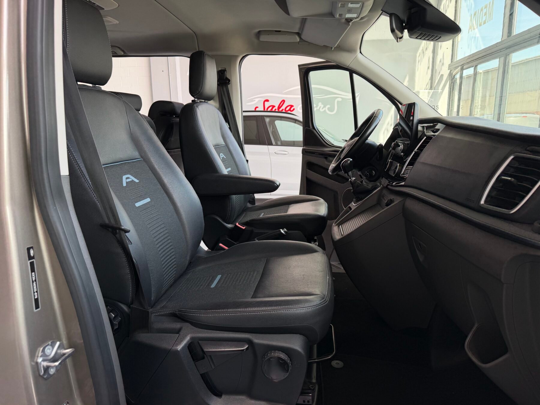 FORD TOURNEO CUSTOM 2.0 Ecob 136kW 185CV Hybr L2 Active