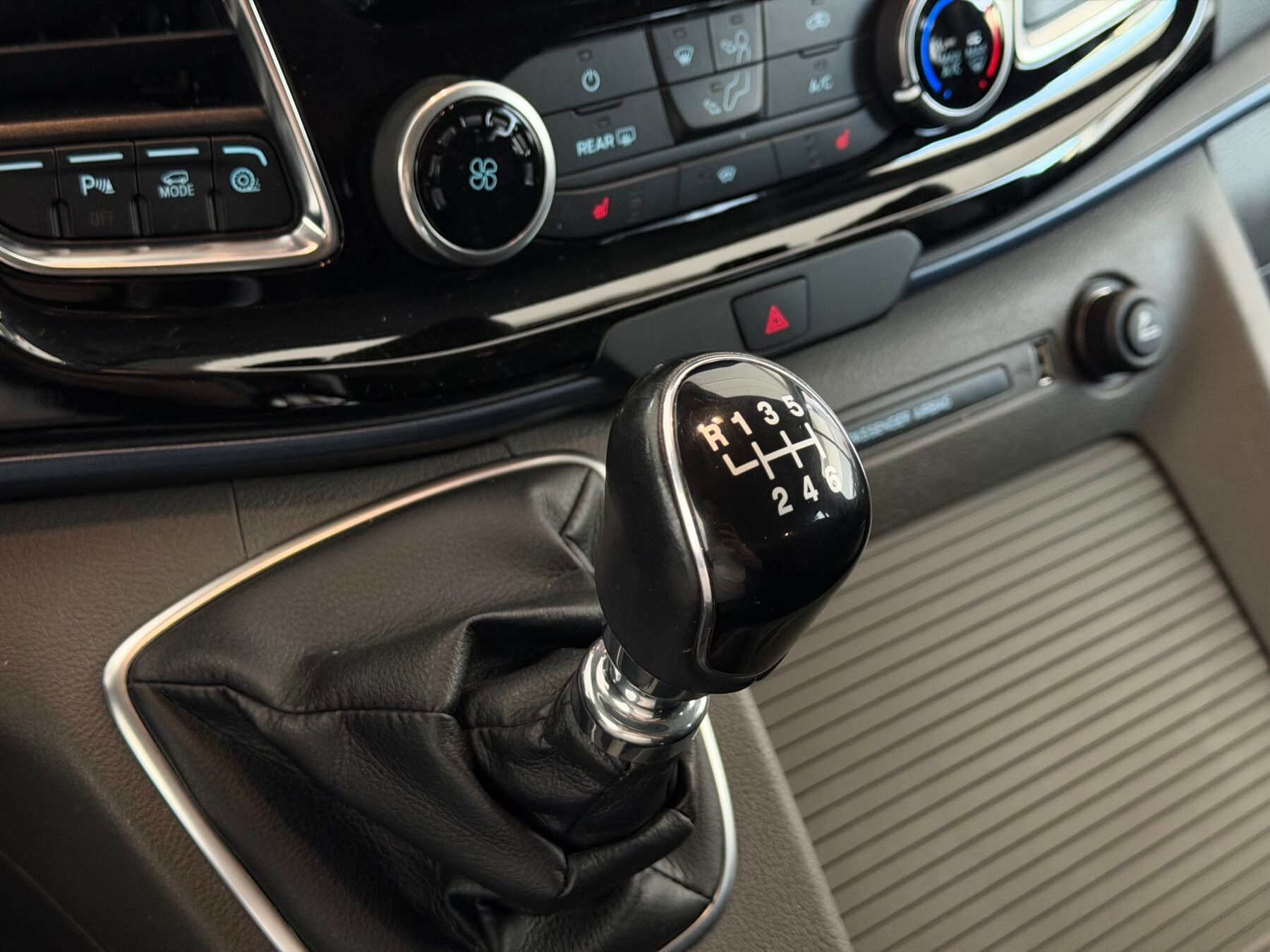 FORD TOURNEO CUSTOM 2.0 Ecob 136kW 185CV Hybr L2 Active