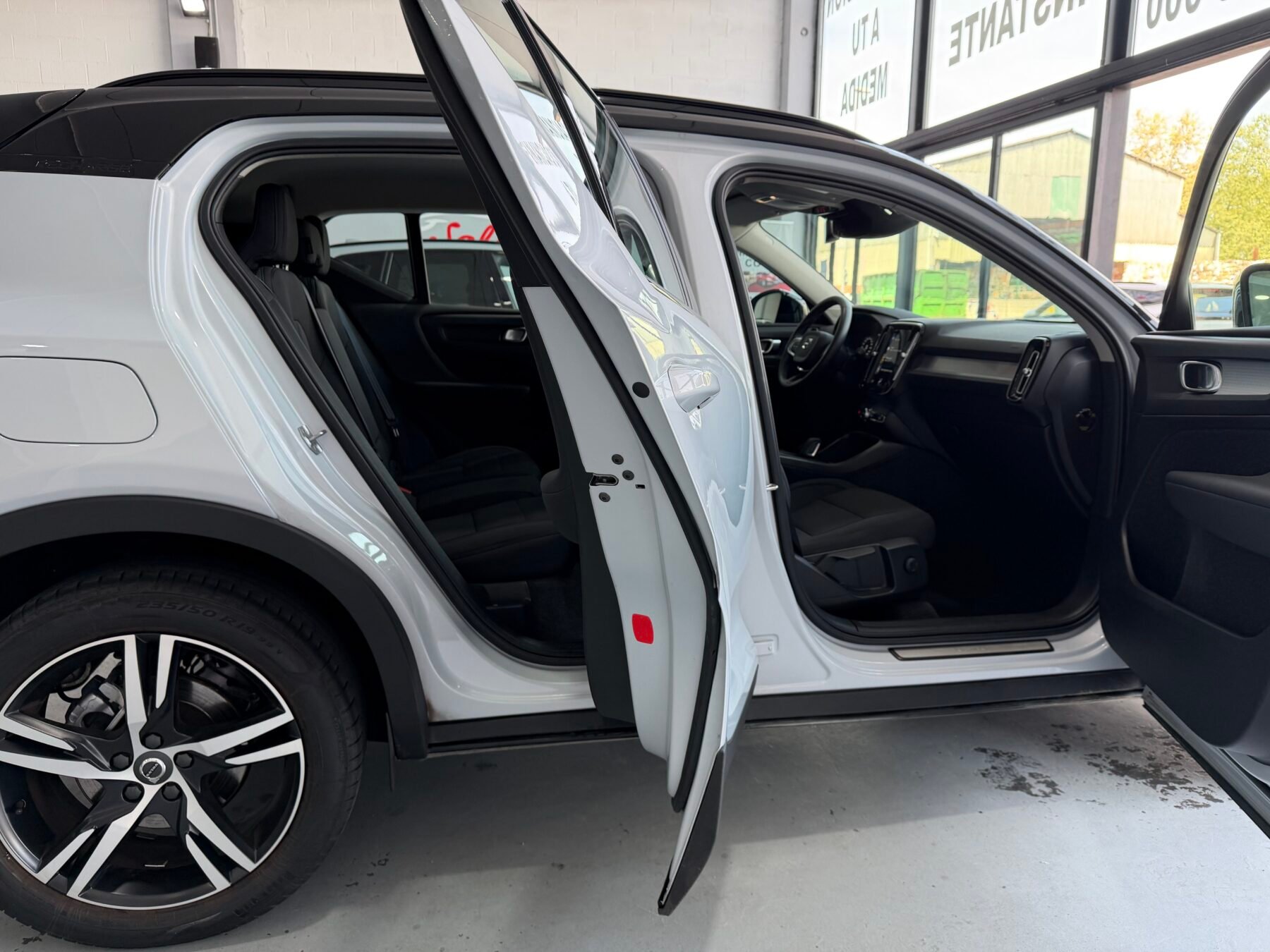 VOLVO XC40 T4 Twin Recharge RDesign Exp Auto