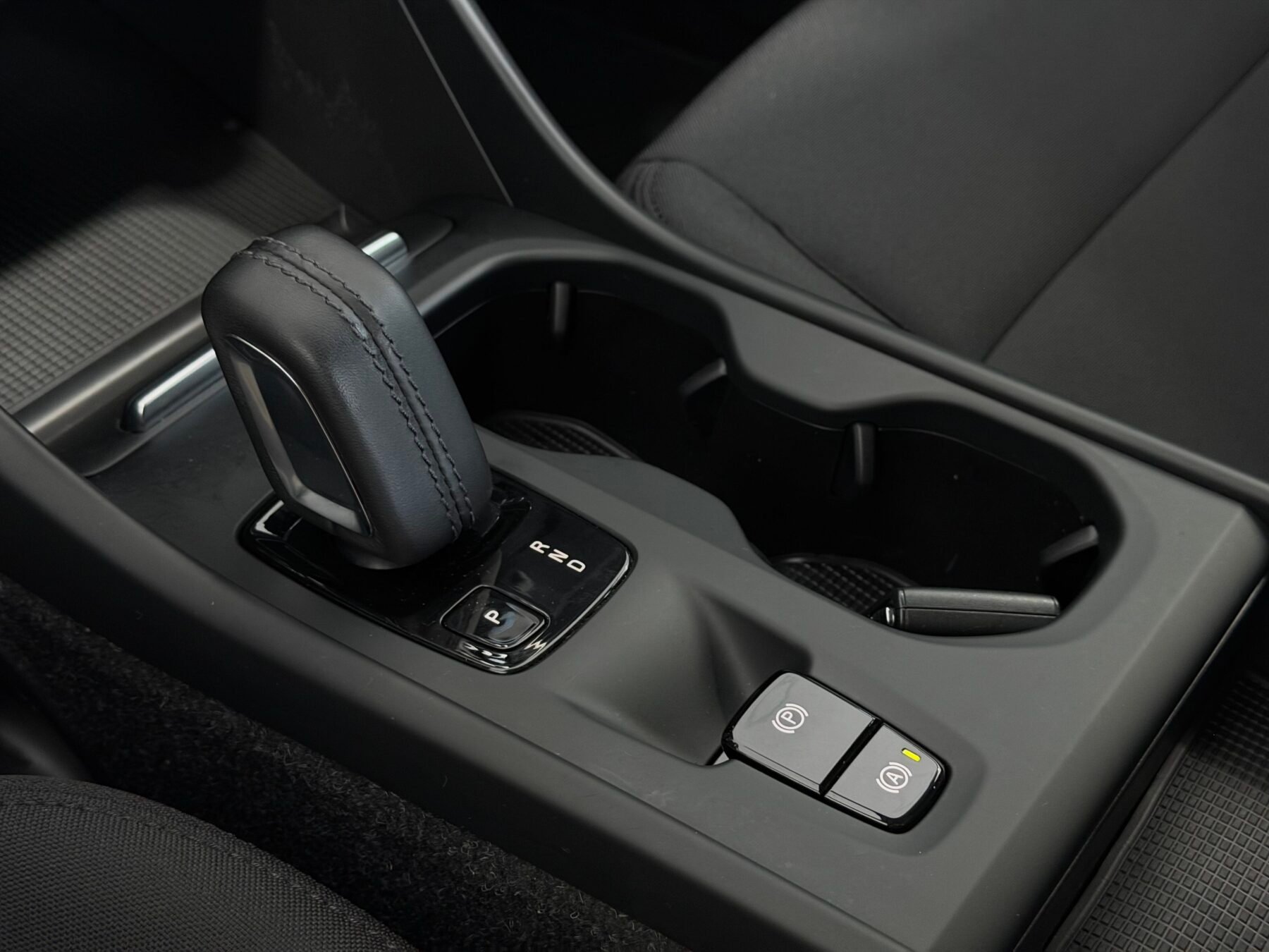 VOLVO XC40 T4 Twin Recharge RDesign Exp Auto