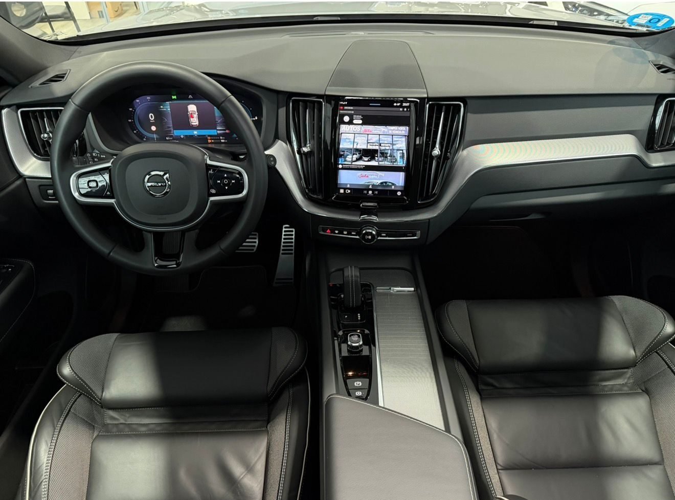 VOLVO XC60 ULTIMATE DARK AUTO T6