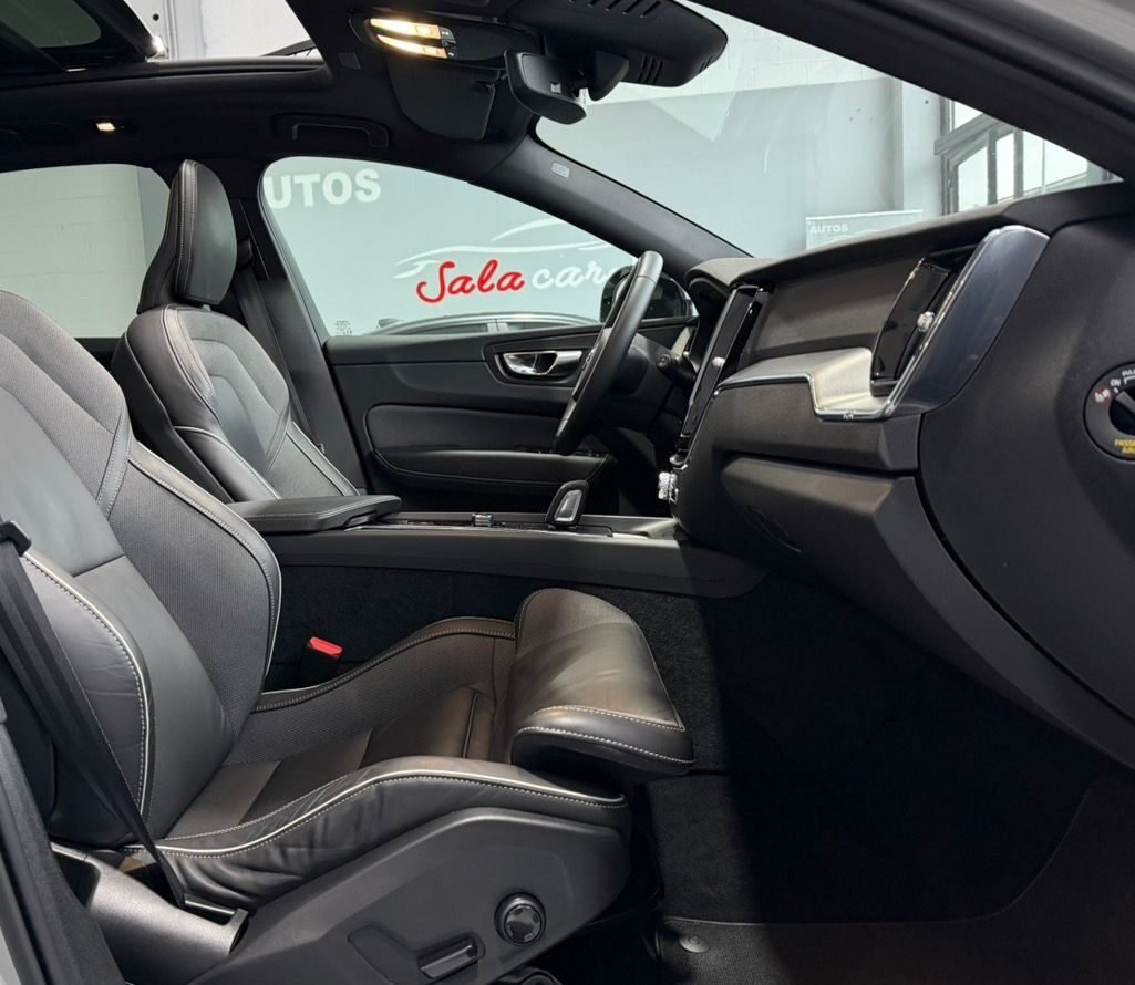VOLVO XC60 ULTIMATE DARK AUTO T6
