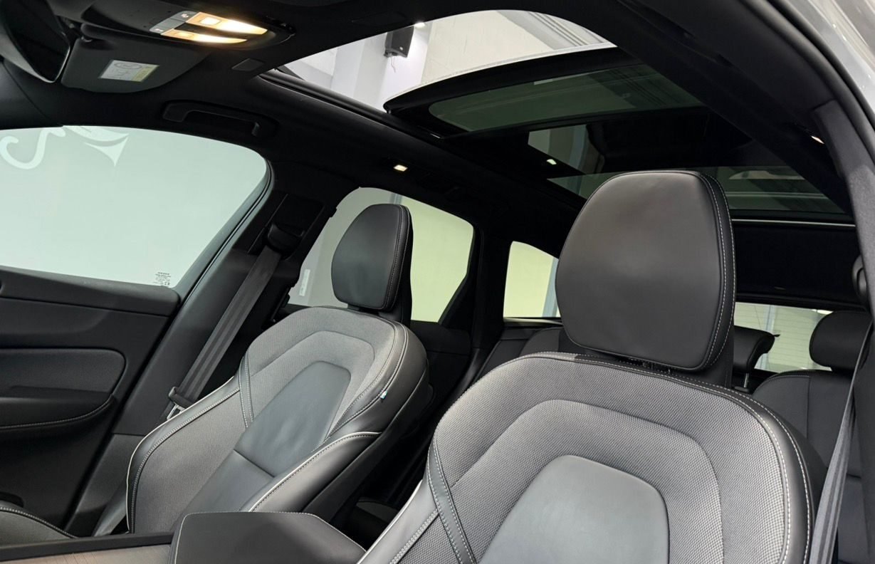 VOLVO XC60 ULTIMATE DARK AUTO T6