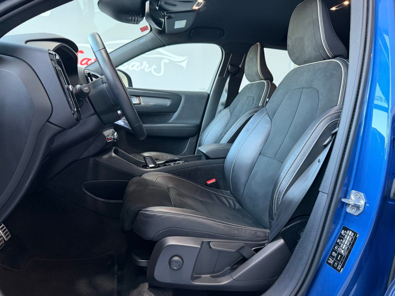 VOLVO XC40  1.5 T4 Twin Recharge RDesign Auto