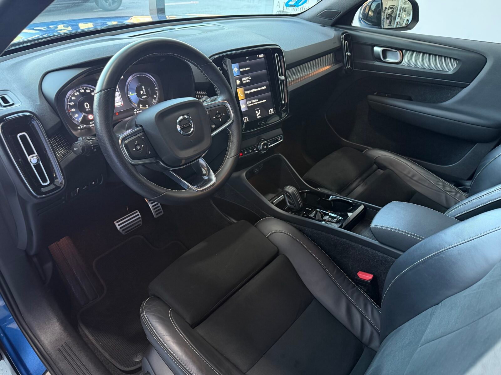 VOLVO XC40  1.5 T4 Twin Recharge RDesign Auto