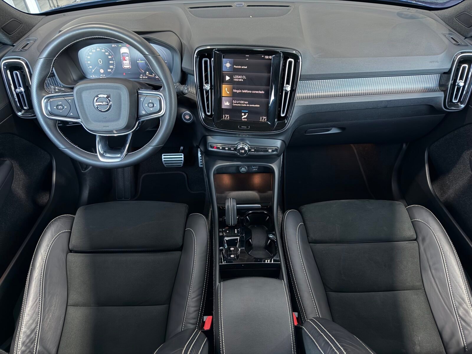 VOLVO XC40  1.5 T4 Twin Recharge RDesign Auto
