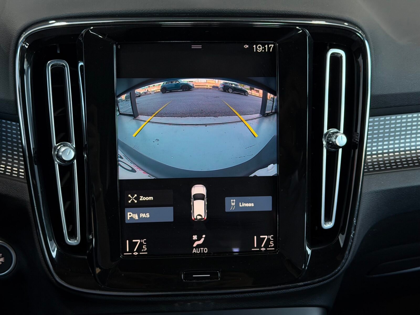 VOLVO XC40  1.5 T4 Twin Recharge RDesign Auto