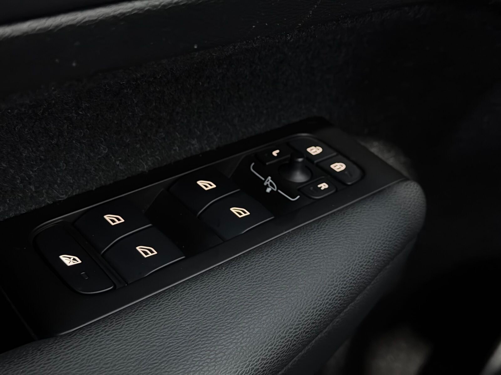 VOLVO XC40  1.5 T4 Twin Recharge RDesign Auto