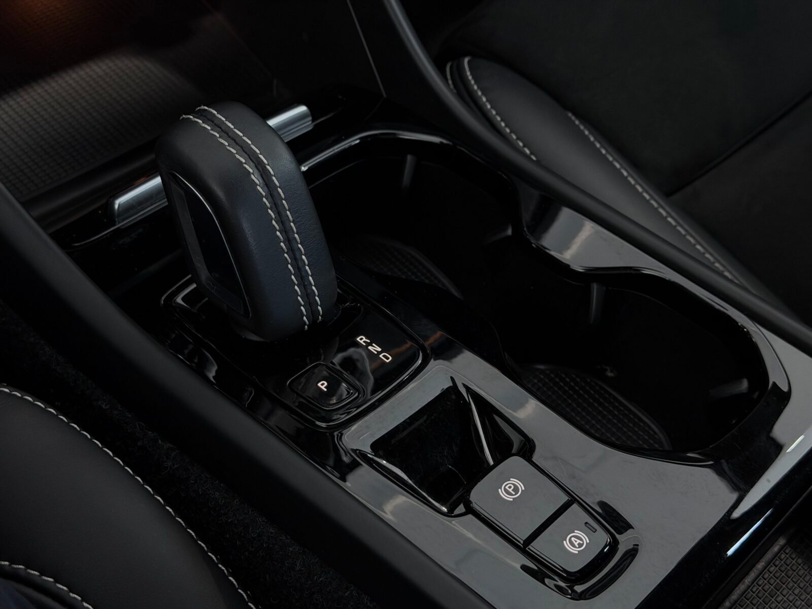 VOLVO XC40  1.5 T4 Twin Recharge RDesign Auto