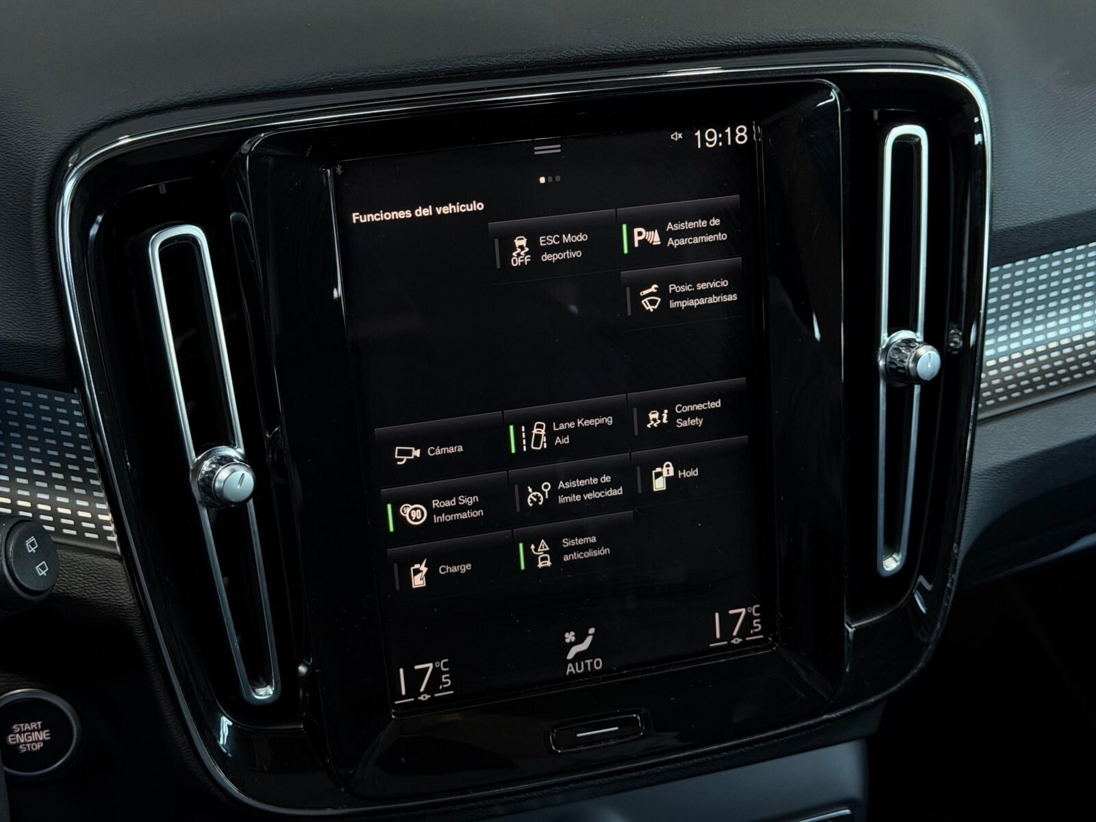 VOLVO XC40  1.5 T4 Twin Recharge RDesign Auto