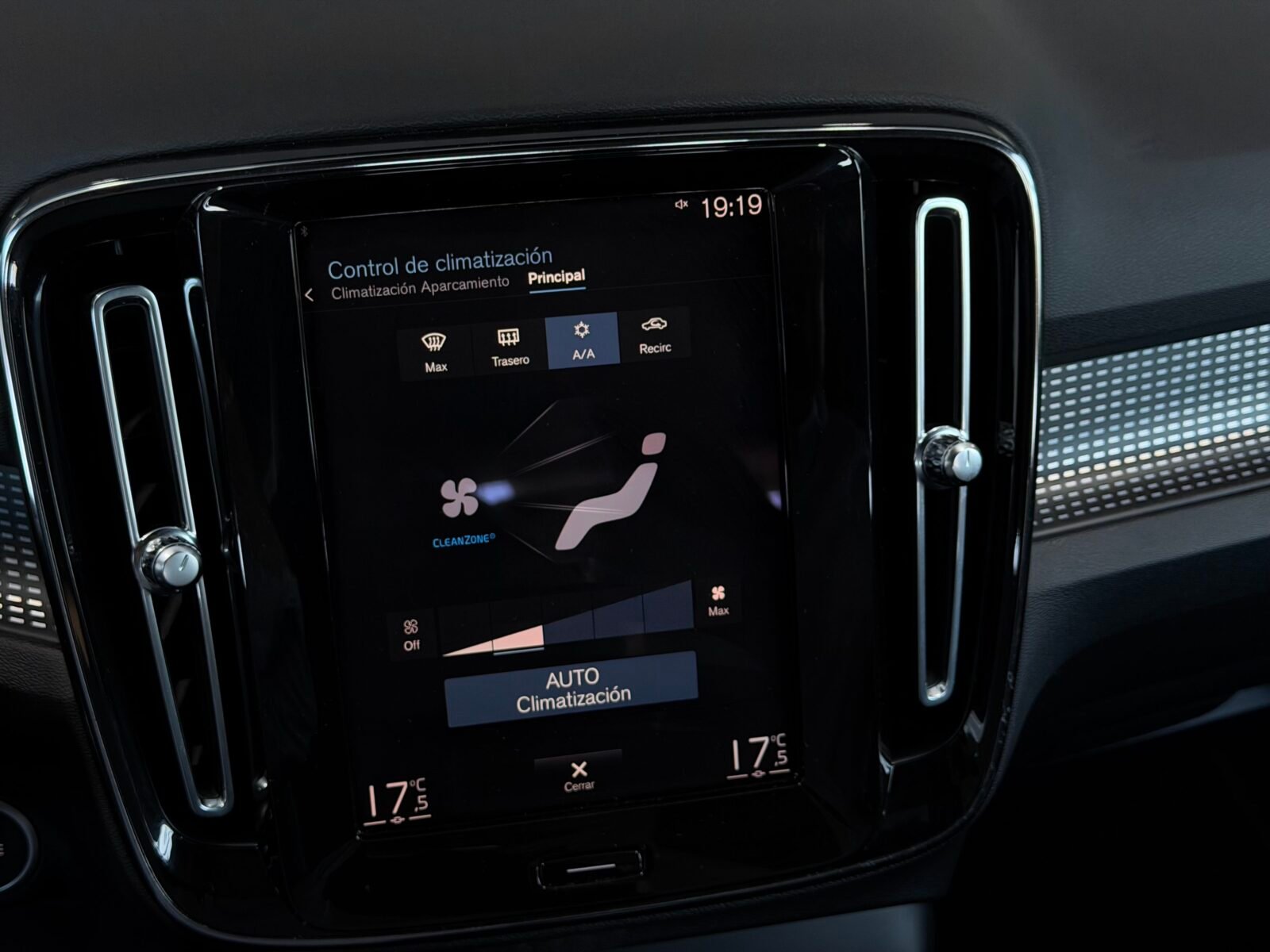 VOLVO XC40  1.5 T4 Twin Recharge RDesign Auto