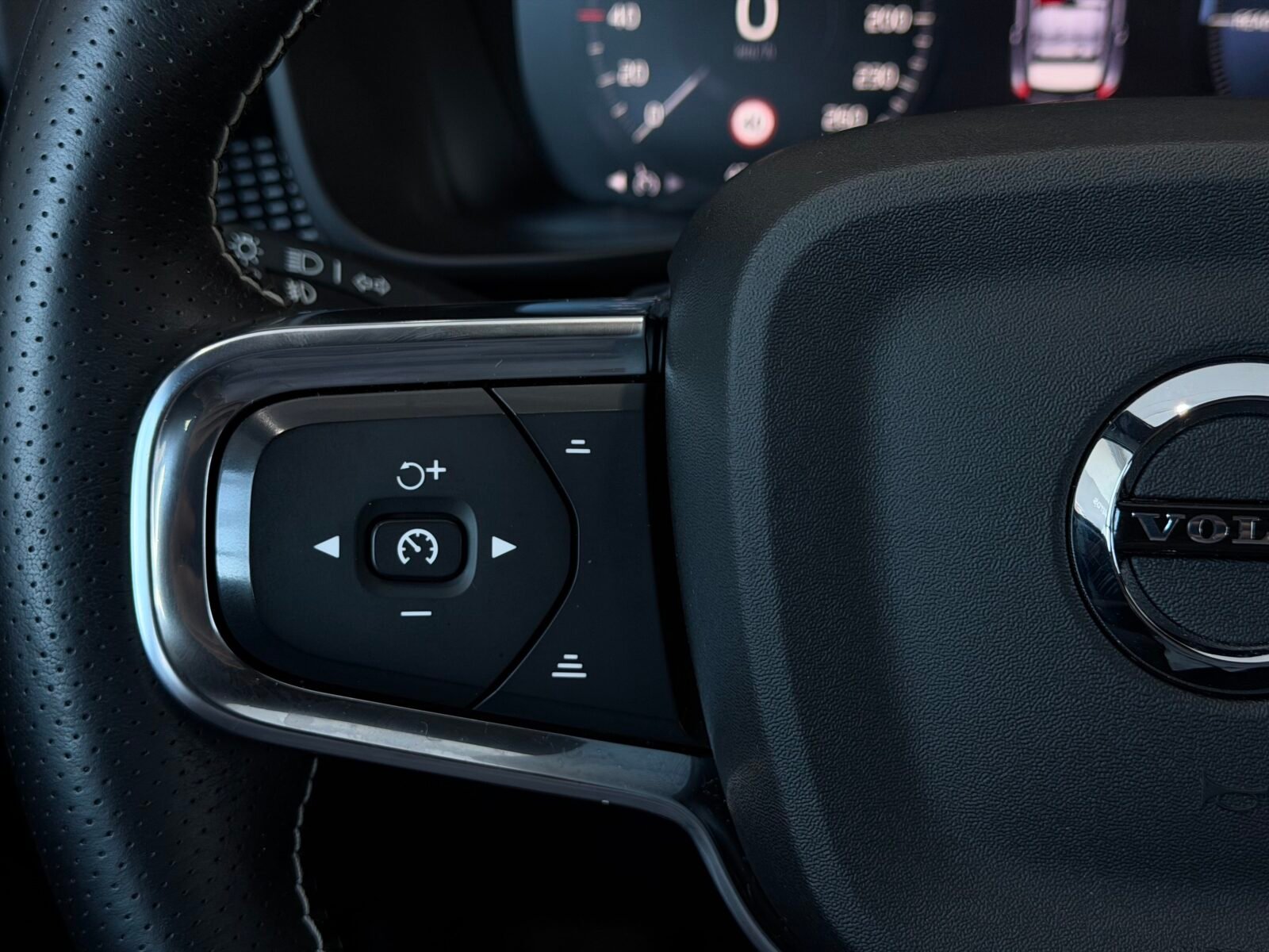 VOLVO XC40  1.5 T4 Twin Recharge RDesign Auto