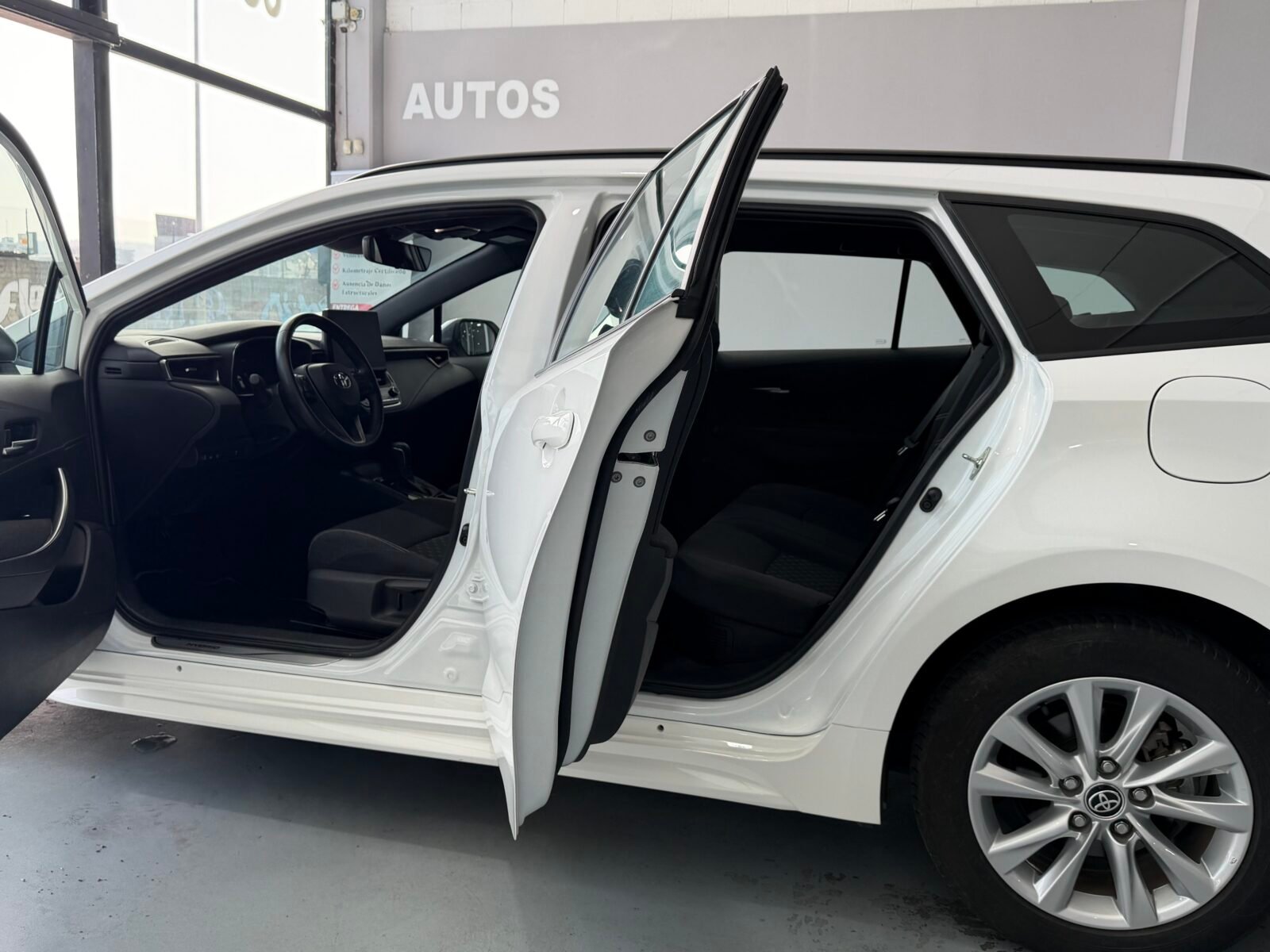 TOYOTA COROLLA 140H Active Plus Touring Sport